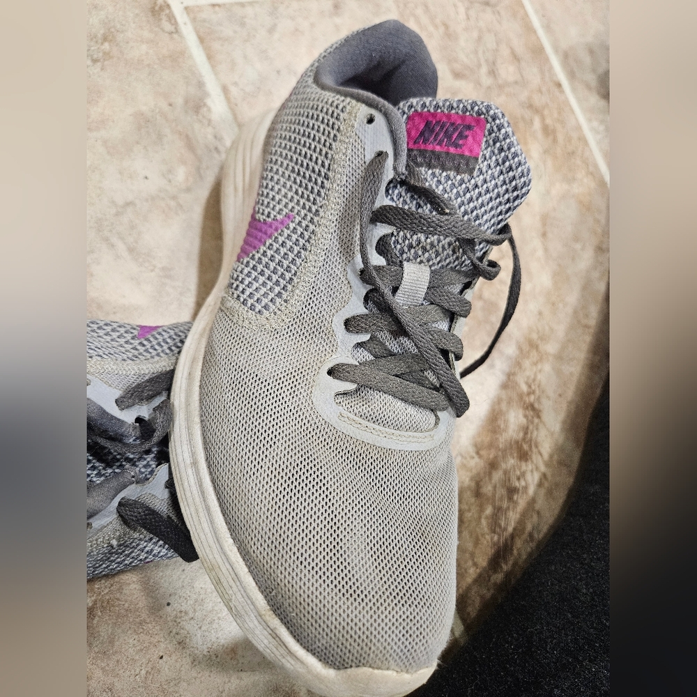 Nike shoes - Picture 12 of 16